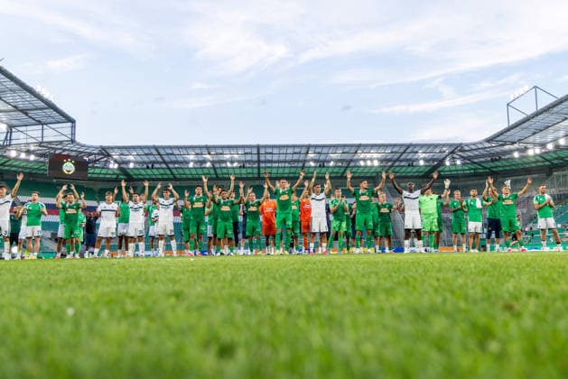 SOCCER - Rapid vs Panathinaikos, test match VIENNA,AUSTRIA,15.JUL.26 - SOCCER - ADMIRAL Bundesliga, Super League, SK Rapid Wien vs Panathinaikos Athen, test match. Image shows the rejoicing of both teams.  GEPAxpictures xPhilippxBrem