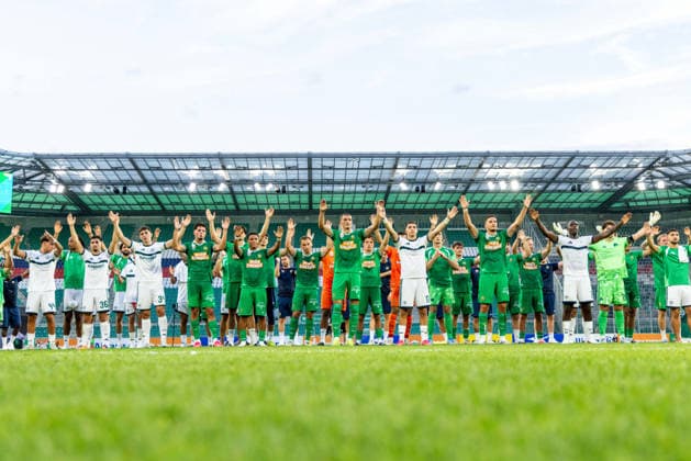 SOCCER - Rapid vs Panathinaikos, test match VIENNA,AUSTRIA,15.JUL.26 - SOCCER - ADMIRAL Bundesliga, Super League, SK Rapid Wien vs Panathinaikos Athen, test match. Image shows the rejoicing of both teams.  GEPAxpictures xPhilippxBrem