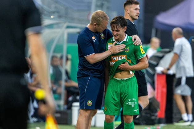 SOCCER - Rapid vs Panathinaikos, test match VIENNA,AUSTRIA,15.JUL.26 - SOCCER - ADMIRAL Bundesliga, Super League, SK Rapid Wien vs Panathinaikos Athen, test match. Image shows head coach Johannes Hoff Thorup and Moritz Oswald (Rapid).  GEPAxpictures xPhilippxBrem