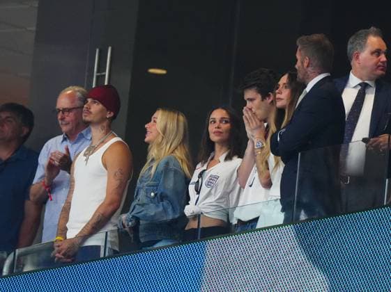 David Beckham emotional ahead of kick-off, with Victoria Beckham, Romeo Beckham, Cruz Beckham and Harper Beckham England v Argentina, 2026 FIFA World Cup, WM, Weltmeisterschaft, Fussball Semi Final, Football, Atlanta Stadium, Atlanta, Georgia, USA - 15 Jul 2026Atlanta Atlanta Stadium Georgia (GA) United States of America  Copyright: xJavierxGarcia Shutterstockx 16992264av