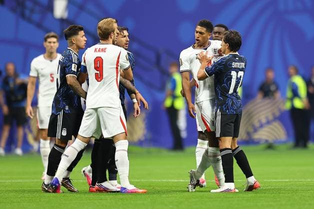 Leandro Paredes of Argentina and Jude Bellingham of England argue England v Argentina, 2026 FIFA World Cup, WM, Weltmeisterschaft, Fussball Semi Final, Football, Atlanta Stadium, Atlanta, Georgia, USA - 15 Jul 2026Atlanta Atlanta Stadium Georgia (GA) United States of America  Copyright: xMichaelxZemanek Shutterstockx 16992756at