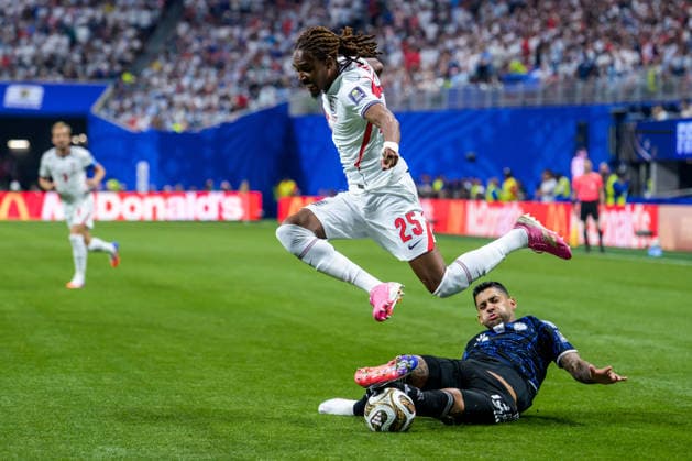 260715 Djed Spence of England and Cristian Romero of Argentina during the FIFA World Cup, WM, Weltmeisterschaft, Fussball 2026 semifinal football match between England and Argentina on July 15, 2026 in Atlanta. Photo: Joel Marklund BILDBYRAN kod JM JM0828 bbeng fotboll football soccer fotball vm fotbolls-vm fotball-vm fotbolls-vm 2026 fifa world cup 2026 semifinal england argentina *** July 15, 2026: Djed Spence of England and Cristian Romero of Argentina during the 2026 FIFA World Cup semifinal soccer match between England and Argentina on July 15, 2026 in Atlanta. Photo by Joel Marklund. BILDBYRAN code JM JM0828 bbeng soccer football soccer World Cup soccer World Cup 2026 FIFA World Cup 2026 semifinal England Argentina  Copyright: JOELxMARKLUND BB260715JM021
