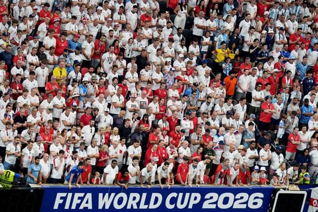 England fans. England v Argentina, 2026 FIFA World Cup, WM, Weltmeisterschaft, Fussball Semi Final, Football, Atlanta Stadium, Atlanta, Georgia, USA - 15 Jul 2026Atlanta Atlanta Stadium Georgia (GA) United States of America  Copyright: xIsmaelxAdnan Shutterstockx 16992263av