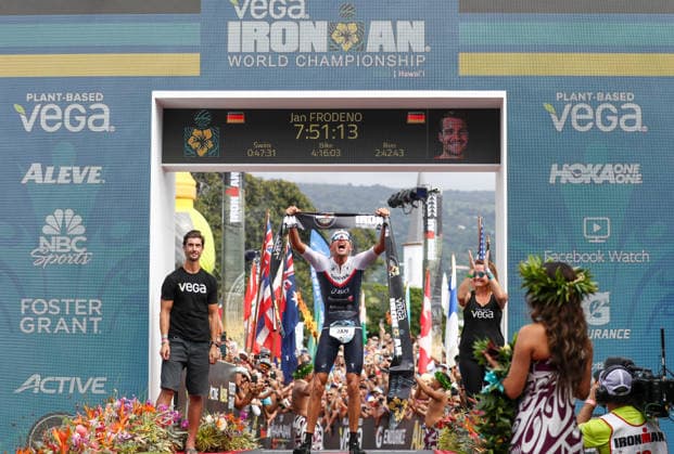 USA HAWAII IRONMAN 2019 Ironman World Championship, WM, Weltmeisterschaft epa07916575 Jan Frodeno of Germany raises his the finishing banner in celebration as he crosses the finish line to win the 2019 Ironman World Championship Triathlon in Kailua-Kona, Hawaii, USA, 12 October 2019. Kailua-Kona United States  Copyright: xDARRYLxOUMIx
