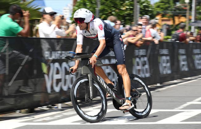 USA HAWAII IRONMAN 2019 Ironman World Championship, WM, Weltmeisterschaft epa07916612 Jan Frodeno of Germany makes the turn on to Palani Dr. to complete the cycling segment of the 2019 Ironman World Championship Triathlon in Kailua-Kona, Hawaii, USA, 12 October 2019. Kailua-Kona United States  Copyright: xDARRYLxOUMIx