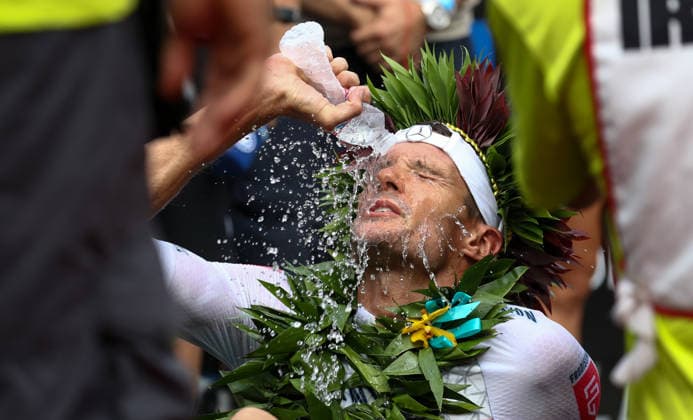 USA TRIATHOLON HAWAII IRONMAN 2019 Ironman World Championship, WM, Weltmeisterschaft epa07919194 Jan Frodeno of Germany douses himself with water after winning the 2019 Ironman World Championship Triathlon in Kailua-Kona, Hawaii, USA, 12 October 2019 (issued 14 October 2019). Kailua-Kona United States  Copyright: xDARRYLxOUMIx