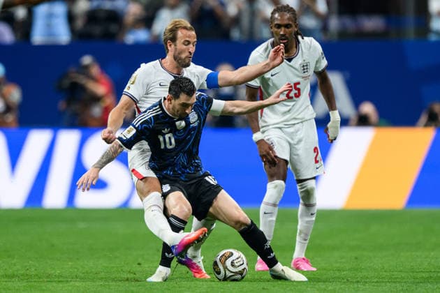 260715 Harry Kane and Djed Spence of England against Lionel Messi of Argentina during the FIFA World Cup, WM, Weltmeisterschaft, Fussball 2026 semifinal football match between England and Argentina on July 15, 2026 in Atlanta. Photo: Joel Marklund BILDBYRAN kod JM JM0828 bbeng fotboll football soccer fotball vm fotbolls-vm fotball-vm fotbolls-vm 2026 fifa world cup 2026 semifinal england argentina *** July 15, 2026: Harry Kane and Djed Spence of England face off against Lionel Messi of Argentina during the FIFA World Cup 2026 soccer semifinal match between England and Argentina on July 15, 2026 in Atlanta. Photo by Joel Marklund. BILDBYRAN code JM JM0828 bbeng soccer football soccer World Cup soccer World Cup 2026 FIFA World Cup 2026 semifinal England Argentina  Copyright: JOELxMARKLUND BB260715JM054