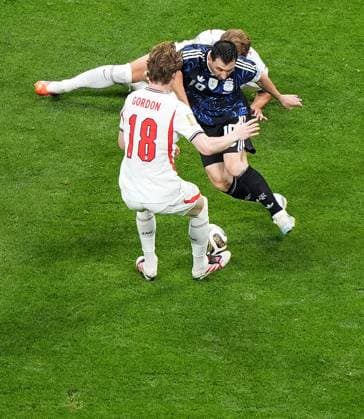 Lionel Messi of Argentina and Anthony Gordon of England. England v Argentina, 2026 FIFA World Cup, WM, Weltmeisterschaft, Fussball Semi Final, Football, Atlanta Stadium, Atlanta, Georgia, USA - 15 Jul 2026Atlanta Atlanta Stadium Georgia (GA) United States of America  Copyright: xIsmaelxAdnan Shutterstockx 16992263bm