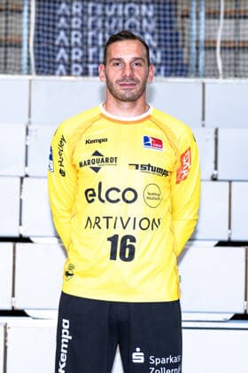 Vladimir Cupara, (HBW Balingen Weilstetten, 01, Torwart), Neuzugang 2026 2027 HBW Balingen Weilstetten, Handball, Opel 1. Handball Bundesliga, Mannschaftsfoto, Portraittermin, hi.Reihe v.l., Saison 2026 2027, 15.07.2026 Eibner-Pressefoto Andreas Ulmer HBW Balingen Weilstetten, Handball, Opel 1. Handball Bundesliga, Mannschaftsfoto, Portraittermin, hi.Reihe v.l., Saison 2026 2027, 15.07.2026 Balingen *** Vladimir Cupara, HBW Balingen Weilstetten, 01, Goalkeeper, New Signing 2026–2027 HBW Balingen Weilstetten, Handball, Opel 1 Handball Bundesliga, Team Photo, Portrait Session, Back Row, From Left, 2026–2027 Season, July 15, 2026 Eibner Press Photo Andreas Ulmer HBW Balingen Weilstetten, Handball, Opel 1 Handball Bundesliga, Team Photo, Portrait Session, back row from left, 2026–2027 season, July 15, 2026, Balingen Copyright: xEibner-Pressefoto AndreasxUlmerx EP_AUR