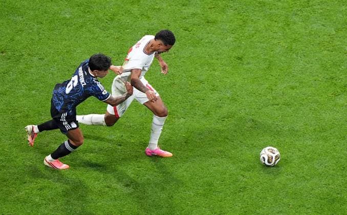Lisandro Martinez of Argentina and Morgan Rogers of England. England v Argentina, 2026 FIFA World Cup, WM, Weltmeisterschaft, Fussball Semi Final, Football, Atlanta Stadium, Atlanta, Georgia, USA - 15 Jul 2026Atlanta Atlanta Stadium Georgia (GA) United States of America  Copyright: xIsmaelxAdnan Shutterstockx 16992263bq