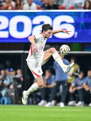 Declan Rice (England) controls the Ball during the FIFA World Cup, WM, Weltmeisterschaft, Fussball 2026 Semi Final match between England and Argentina at Atlanta Stadium on July 15, 2026 in Atlanta, United States. (Photo by Harry Langer DeFodi Images) - *** Declan Rice of England controls the ball during the 2026 FIFA World Cup semifinal match between England and Argentina at Atlanta Stadium on July 15, 2026, in Atlanta, United States. Photo by Harry Langer, DeFodi Images