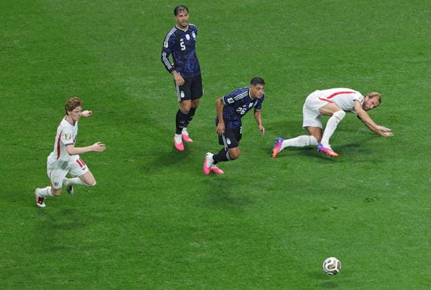 FIFA World Cup, WM, Weltmeisterschaft, Fussball 2026 semifinals - England vs Argentina (L-R) Anthony Gordon of England, Leandro Paredes of Argentina, Nahuel Molina of Argentina, and Harry Kane of England in action during the FIFA World Cup 2026 semifinals match England against Argentina, in Atlanta, USA, 15 July 2026. ATLANTA United States  Copyright: xCRISTOBALxHERRERA-ULASHKEVICHx