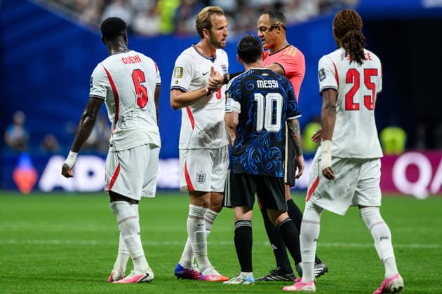 260715 Harry Kane of England and Lionel Messi of Argentina with Referee Ismail Elfath during the FIFA World Cup, WM, Weltmeisterschaft, Fussball 2026 semifinal football match between England and Argentina on July 15, 2026 in Atlanta. Photo: Joel Marklund BILDBYRAN kod JM JM0828 bbeng fotboll football soccer fotball vm fotbolls-vm fotball-vm fotbolls-vm 2026 fifa world cup 2026 semifinal england argentina *** July 15, 2026: Harry Kane of England and Lionel Messi of Argentina with Referee Ismail Elfath during the 2026 FIFA World Cup soccer semifinal match between England and Argentina on July 15, 2026 in Atlanta. Photo by Joel Marklund. BILDBYRAN code JM JM0828 bbeng soccer football soccer World Cup soccer World Cup 2026 FIFA World Cup 2026 semifinal England Argentina  Copyright: JOELxMARKLUND BB260715JM065