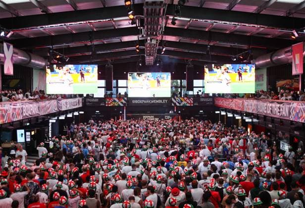 A general view inside Box Park Wembley as fans enjoy the pre-match atmosphere prior to the England v Argentina match Fans at Box Park Wembley, Football, World Cup 2026, London, UK - 15 Jul 2026London Wembley United Kingdom  Copyright: xHanc WiredxPhotos Shutterstockx 16992959f