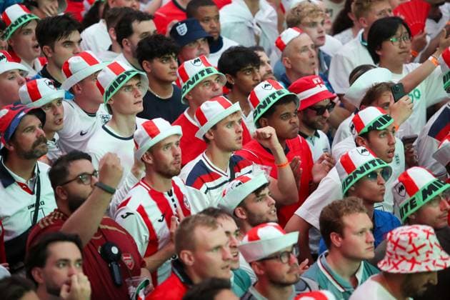 England fans watch the England v Argentina match Fans at Box Park Wembley, Football, World Cup 2026, London, UK - 15 Jul 2026London Wembley United Kingdom  Copyright: xHanc WiredxPhotos Shutterstockx 16992959q