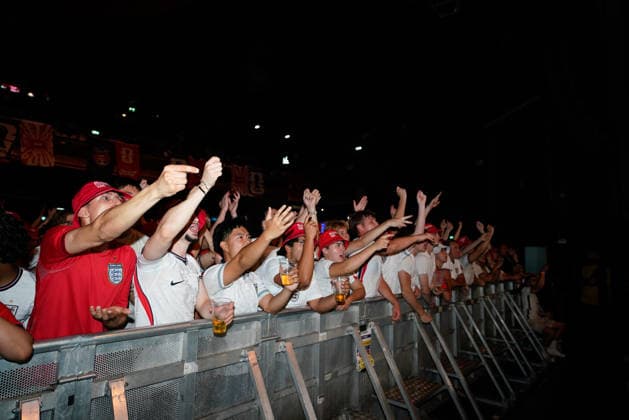 Fans watch England v Argentina at the O2 Forum, Kentish Town, London, 15 July 2026 Emotions are high with the England fans as they react to the highs and lows of the first half as they watch a live broadcast of the FIFA World Cup, WM, Weltmeisterschaft, Fussball Semi-Final between England and Argentina at the O2 Forum in Kentish Town, in London, Britain, 15 July 2026., Credit:JAMES COOK Avalon  Copyright: xJAMESxCOOKx xAvalonx 1116738291