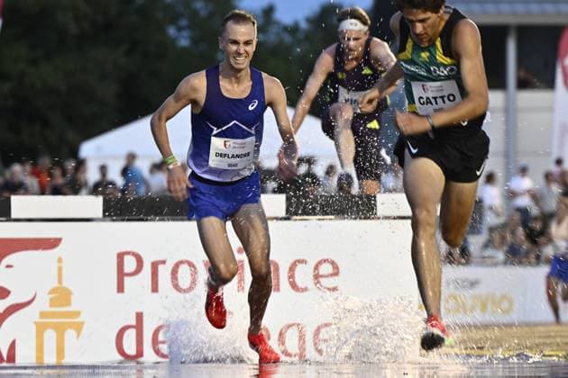 Belgian Clement Deflandre (left) pictured in action during the 2026 edition of the Meeting International d Athletisme de la Province de Liege athletics event in Liege, Wednesday 15 July 2026. ERICxLALMAND  x181202946x