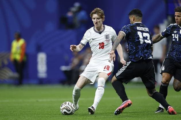 ATLANTA - Anthony Gordon of England and Cristian Romero of Argentina during the 2026 FIFA World Cup, WM, Weltmeisterschaft, Fussball semi-final match between England and Argentina at the Atlanta Stadium on July 15, 2026, in Atlanta, Georgia, United States. MAURICE VAN STEEN ANP FIFA World Cup 2026 - semi final 2026 xVIxANPxSportx xMauricexvanxSteenxIVx 563605283 originalFilename: 563605283.jpg