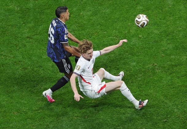 FIFA World Cup, WM, Weltmeisterschaft, Fussball 2026 semifinals - England vs Argentina Nahuel Molina of Argentina (L) and Anthony Gordon of England in action during the FIFA World Cup 2026 semifinals match England against Argentina, in Atlanta, USA, 15 July 2026. ATLANTA United States  Copyright: xCRISTOBALxHERRERA-ULASHKEVICHx