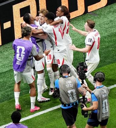 Anthony Gordon of England celebrates scoring a goal to make the score 1-0. England v Argentina, 2026 FIFA World Cup, WM, Weltmeisterschaft, Fussball Semi Final, Football, Atlanta Stadium, Atlanta, Georgia, USA - 15 Jul 2026Atlanta Atlanta Stadium Georgia (GA) United States of America  Copyright: xIsmaelxAdnan Shutterstockx 16992263ct