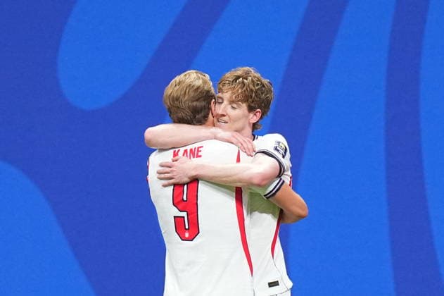 England v Argentina - FIFA World Cup, WM, Weltmeisterschaft, Fussball 2026 - Semi Finals ATLANTA, GEORGIA - JULY 15: Anthony Gordon (18) of England celebrates with his teammate Harry Kane after scoring a goal during the 2026 FIFA World Cup semifinal match between England and Argentina at Atlanta Stadium in Atlanta, Georgia, United States, on July 15, 2026. Evrim Aydin Anadolu Georgia United States. Editorial use only. Please get in touch for any other usage.  Copyright: x2026xAnadoluxEvrimxAydinx