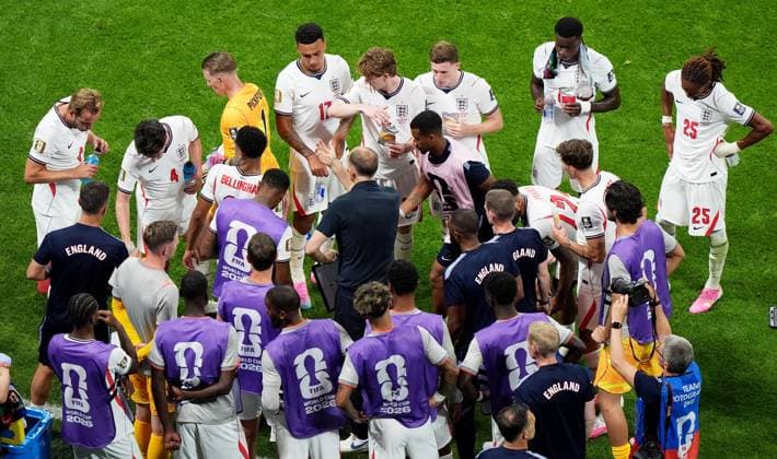 Thomas Tuchel Manager Head Coach of England speaks with his players. England v Argentina, 2026 FIFA World Cup, WM, Weltmeisterschaft, Fussball Semi Final, Football, Atlanta Stadium, Atlanta, Georgia, USA - 15 Jul 2026Atlanta Atlanta Stadium Georgia (GA) United States of America  Copyright: xIsmaelxAdnan Shutterstockx 16992263ds