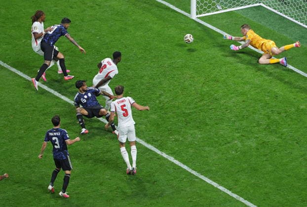 FIFA World Cup, WM, Weltmeisterschaft, Fussball 2026 semifinals - England vs Argentina England goalkeeper Jordan Pickford (R) in action during the FIFA World Cup 2026 semifinals match England against Argentina, in Atlanta, USA, 15 July 2026. ATLANTA United States  Copyright: xCRISTOBALxHERRERA-ULASHKEVICHx