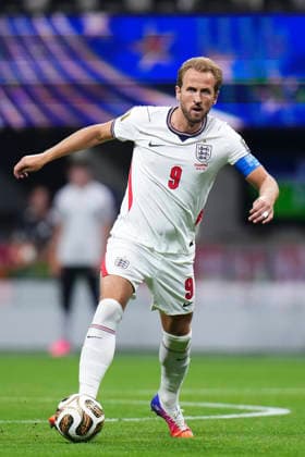 England v Argentina: Semi Final - FIFA World Cup, WM, Weltmeisterschaft, Fussball 2026 Harry Kane of England runs with the ball during the FIFA World Cup 2026 Semi Final match between England and Argentina at Atlanta Stadium on July 15, 2026 in Atlanta, Georgia. Atlanta GA United States  Copyright: xJosexBretonx originalFilename:bretonhernandez-englandv260715_npzL8.jpg