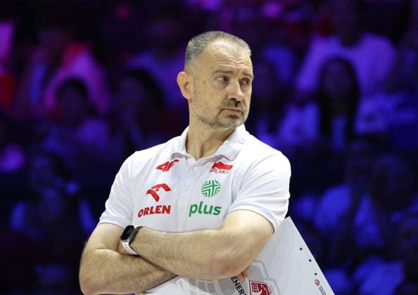 July 15, 2026, Chicago, Illinois, USA: Coach of polish national team, Nationalteam NIKOLA GRBIC of Serbia during the match Poland - Bulgaria 3:0 in Volleyball Nations League at the NOW Arena in Hoffman Estates, Chicago, USA. Chicago USA - ZUMAc278 20260715_zsp_c278_005 Copyright: xMarcinxCholewinskix