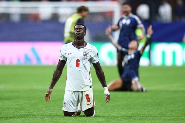 Sport Bilder des Tages Marc GuÃ hi of England dejected at full time England v Argentina, 2026 FIFA World Cup, WM, Weltmeisterschaft, Fussball Semi Final, Football, Atlanta Stadium, Atlanta, Georgia, USA - 15 Jul 2026Atlanta Atlanta Stadium Georgia (GA) United States of America  Copyright: xMichaelxZemanek Shutterstockx 16992756dy