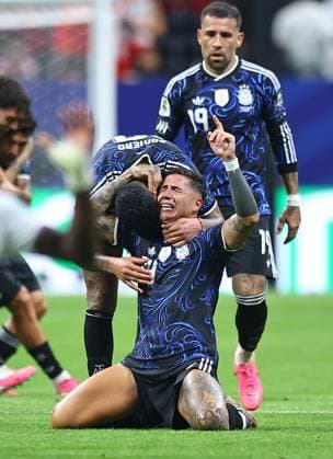 Enzo Fernandez of Argentina celebrates at full time England v Argentina, 2026 FIFA World Cup, WM, Weltmeisterschaft, Fussball Semi Final, Football, Atlanta Stadium, Atlanta, Georgia, USA - 15 Jul 2026Atlanta Atlanta Stadium Georgia (GA) United States of America  Copyright: xMichaelxZemanek Shutterstockx 16992756dz
