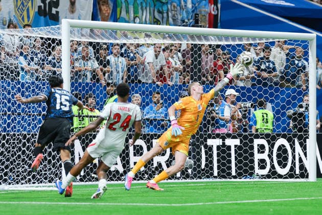 Jordan Pickford of England makes a save during a FIFA Men’s World Cup 2026 semi-final football match between England and Argentina at Atlanta Stadium, in Atlanta on July 15th 2026 (Photo by Leo Barrilari SPP)  Copyright: xLeoxBarrilari SPPx Sportspressphoto_SPR191498