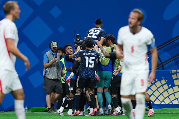Enzo Fernandez of Argentina and team mates celebrate after scoring the team s first goal during a FIFA Men’s World Cup 2026 semi-final football match between England and Argentina at Atlanta Stadium, in Atlanta on July 15th 2026 (Photo by Leo Barrilari SPP)  Copyright: xLeoxBarrilari SPPx Sportspressphoto_SPR191503