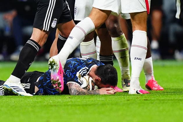 England v Argentina - FIFA World Cup, WM, Weltmeisterschaft, Fussball 2026 - Semi Finals ATLANTA, GEORGIA - JULY 15: Lionel Messi of Argentina lies on the ground after injury during the 2026 FIFA World Cup semifinal match between England and Argentina at Atlanta Stadium in Atlanta, Georgia, United States, on July 15, 2026. Evrim Aydin Anadolu Georgia United States. Editorial use only. Please get in touch for any other usage.  Copyright: x2026xAnadoluxEvrimxAydinx