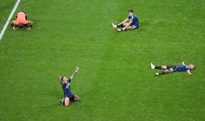 Enzo Fernandez of Argentina celebrates at full time. England v Argentina, 2026 FIFA World Cup, WM, Weltmeisterschaft, Fussball Semi Final, Football, Atlanta Stadium, Atlanta, Georgia, USA - 15 Jul 2026Atlanta Atlanta Stadium Georgia (GA) United States of America  Copyright: xIsmaelxAdnan Shutterstockx 16992263fx