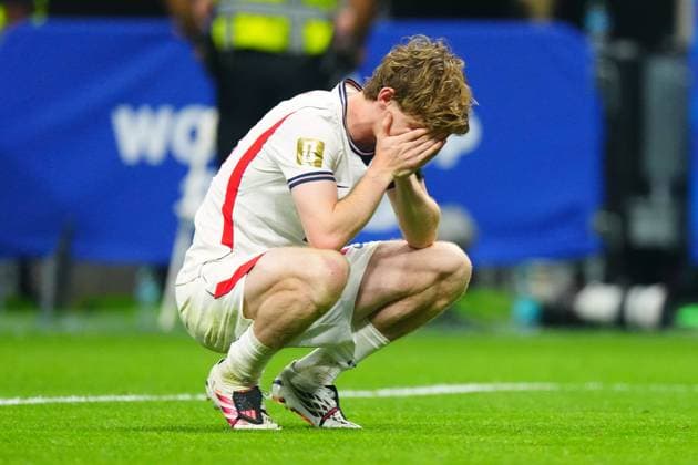 Anthony Gordon of England dejected at full time England v Argentina, 2026 FIFA World Cup, WM, Weltmeisterschaft, Fussball Semi Final, Football, Atlanta Stadium, Atlanta, Georgia, USA - 15 Jul 2026Atlanta Atlanta Stadium Georgia (GA) United States of America  Copyright: xJavierxGarcia Shutterstockx 16992264ds