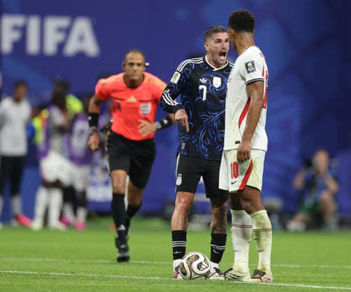 US Soccer World Cup England - Argentina 9206205 15.07.2026 Argentina™s Rodrigo De Paul argues with England™s Jude Bellingham during the FIFA World Cup, WM, Weltmeisterschaft, Fussball 2026 semi-final soccer match between England and Argentina at the Atlanta Stadium in Atlanta, Georgia, the United States. Nafis Sirazetdinov Sputnik Atlanta Georgia USA  Copyright: xNafisxSirazetdinovx