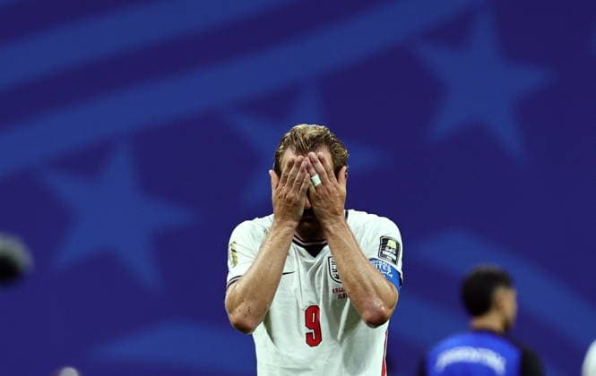 FIFA World Cup, WM, Weltmeisterschaft, Fussball 2026 semifinals - England vs Argentina Harry Kane of England reacts after the FIFA World Cup 2026 semifinals match England against Argentina, in Atlanta, USA, 15 July 2026. ATLANTA United States  Copyright: xRONALDxWITTEKx