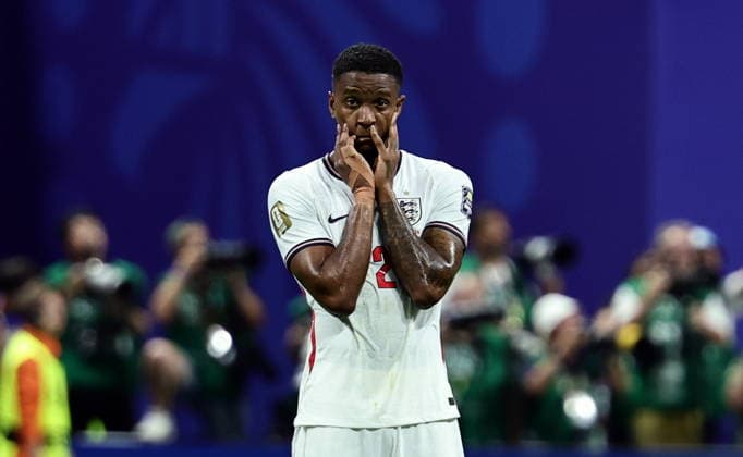 FIFA World Cup, WM, Weltmeisterschaft, Fussball 2026 semifinals - England vs Argentina Ezri Konsa of England reacts after the FIFA World Cup 2026 semifinals match England against Argentina, in Atlanta, USA, 15 July 2026. ATLANTA United States  Copyright: xRONALDxWITTEKx