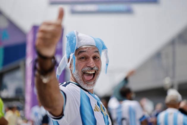 15.07.2026, Fussball Weltmeisterschaft 2026 in den USA, Halbfinale, England - Argentinien, im Mercedes-Benz Stadium (Atlanta, GA), Fans Argentinien ***FIFA regulations prohibit any use of photographs as image sequences and or quasi-video. EDITORIAL USE ONLY*** *** July 15, 2026, 2026 FIFA World Cup in the U.S., Semifinal, England vs. Argentina, at Mercedes-Benz Stadium in Atlanta, GA, Argentina fans ***FIFA regulations prohibit any use of photographs as image sequences and or quasi-video. EDITORIAL USE ONLY***
