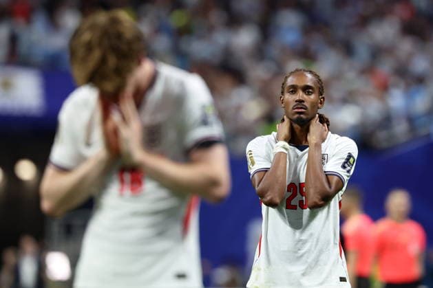 FIFA World Cup, WM, Weltmeisterschaft, Fussball 2026 semifinals - England vs Argentina Djed Spence of England looks disappointed after losing the FIFA World Cup 2026 semifinals match England against Argentina, in Atlanta, Georgia, USA, 15 July 2026. ATLANTA United States  Copyright: xOLGAxFEDOROVAx