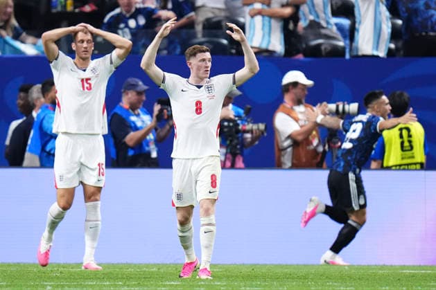 July 15, 2026, Atlanta, Georgia, United States: Elliot Anderson of England reacts a goal scored by Lautaro Martinez of Argentina during the FIFA World Cup, WM, Weltmeisterschaft, Fussball 2026 Semi Final match between England and Argentina at Atlanta Stadium on July 15, 2026 in Atlanta, Georgia. England V Argentina: Semi Final - FIFA World Cup 2026  - ZUMAa181 20260715_zaa_a181_096 Copyright: xJosexBretonx