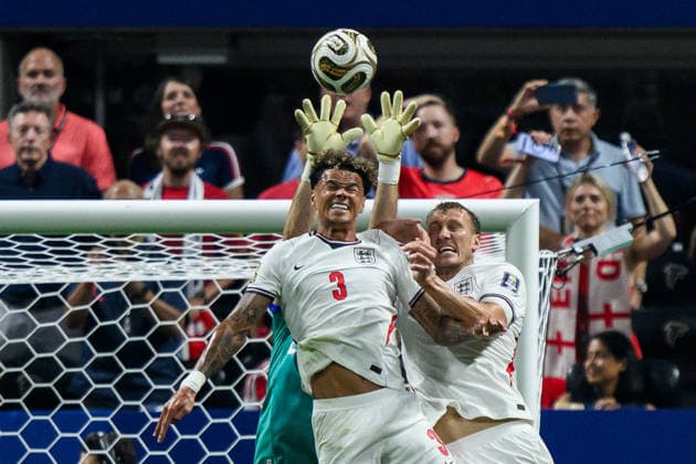 260715 Nico O Reilly and Dan Burn of England and goalkeeper Emiliano Martinez of Argentina during the FIFA World Cup, WM, Weltmeisterschaft, Fussball 2026 semifinal football match between England and Argentina on July 15, 2026 in Atlanta. Photo: Joel Marklund BILDBYRAN kod JM JM0828 bbeng fotboll football soccer fotball vm fotbolls-vm fotball-vm fotbolls-vm 2026 fifa world cup 2026 semifinal england argentina *** July 15, 2026: Nico O Reilly and Dan Burn of England and goalkeeper Emiliano Martinez of Argentina during the 2026 FIFA World Cup soccer semifinal match between England and Argentina on July 15, 2026 in Atlanta. Photo by Joel Marklund. BILDBYRAN code JM JM0828 bbeng soccer football soccer World Cup soccer World Cup 2026 FIFA World Cup 2026 semifinal England Argentina  Copyright: JOELxMARKLUND BB260715JM155