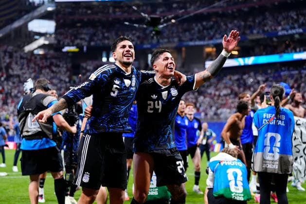 July 15, 2026, Atlanta, Georgia, United States: Leandro Paredes and Enzo Fernandez of Argentina celebrate the victory during the FIFA World Cup, WM, Weltmeisterschaft, Fussball 2026 Semi Final match between England and Argentina at Atlanta Stadium on July 15, 2026 in Atlanta, Georgia. Atlanta United States - ZUMAa181 20260715_zaa_a181_103 Copyright: xJosexBretonx