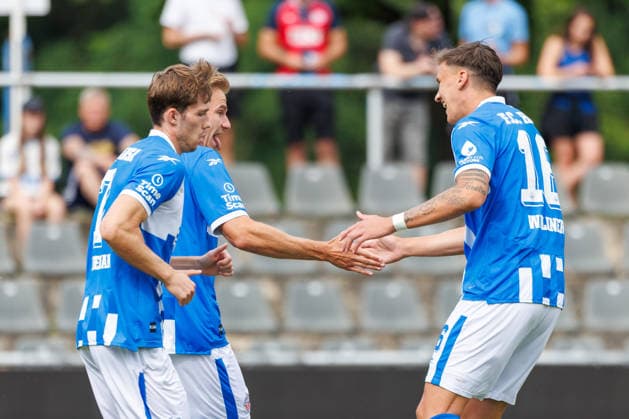 Torjubel 1:0 v.l. Bernie Lennemann (Rostock) , Torschütze Florian Carstens (Rostock) und Lukas Wallner (Rostock) ; GER, FC Hansa Rostock vs. Greifswalder FC, Fußball, Männer, 3. Liga, Testspiel, Spielzeit 2026 2027, 15.07.2026 Neuruppin Volksparkstadion Brandenburg Deutschland *** Goal celebration 1–0 (from left): Bernie Lennemann (Rostock), goal scorer Florian Carstens (Rostock), and Lukas Wallner (Rostock, GER); FC Hansa Rostock vs. Greifswalder FC; soccer; men’s; 3. Liga; friendly match; 2026–2027 season, July 15, 2026, Neuruppin Volksparkstadion, Brandenburg, Germany