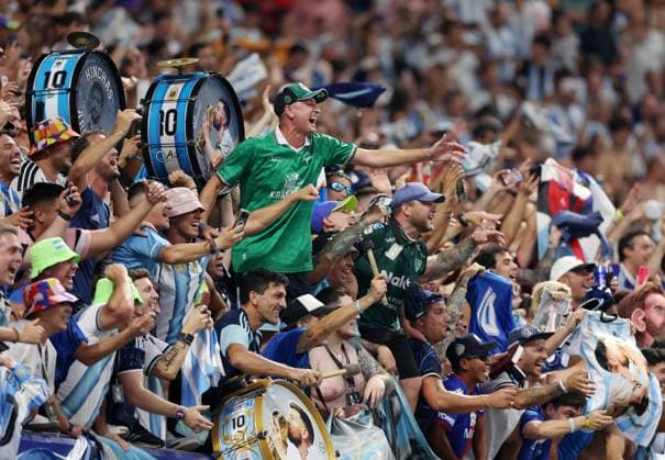 US Soccer World Cup England - Argentina 9206235 15.07.2026 Argentina s fans celebrate after their team won the FIFA World Cup, WM, Weltmeisterschaft, Fussball 2026 semi-final soccer match between England and Argentina at the Atlanta Stadium in Atlanta, Georgia, the United States. Nafis Sirazetdinov Sputnik Atlanta Georgia USA  Copyright: xNafisxSirazetdinovx