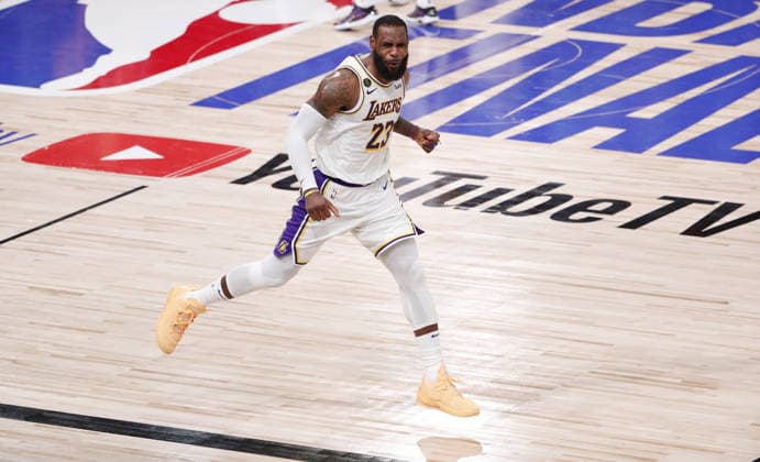 USA BASKETBALL NBA, Basketball Herren, USA FINALS Los Angeles Lakers at Miami Heat epa08736858 Los Angeles Lakers forward LeBron James reacts late in the fourth quarter of the NBA Finals basketball game six between the Los Angeles Lakers and the Miami Heat at the ESPN Wide World of Sports Complex in Kissimmee, Florida, USA, 11 October 2020. Kissimmee United States  Copyright: xERIKxS.xLESSERx