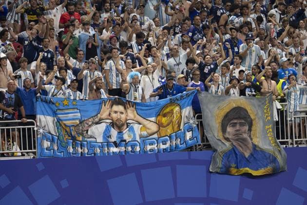 RECORD DATE NOT STATED Argentina and England duel for a spot in the 2026 World Cup final. Atlanta (USA), 07 15 2026 Football World Cup 2026 Argentina vs England Fans at a match between Argentina and England face off in the semi-final of the FIFA World Cup, WM, Weltmeisterschaft, Fussball 2026, at Atlanta Stadium, in Atlanta, this Wednesday (15) of July 2026.(Foto: Pedro Paulo Diaz Thenews2 imago images) SPO  Copyright: xPedroxPauloxDiazx