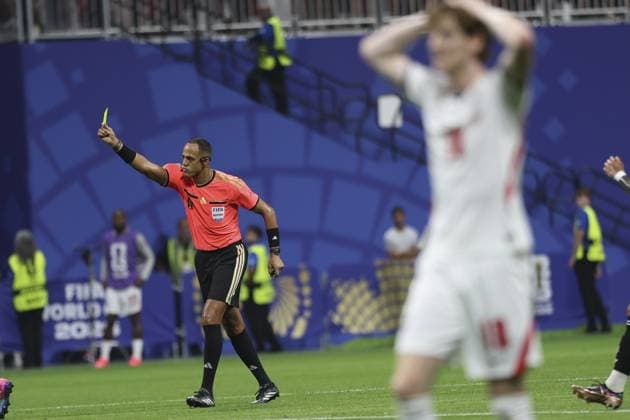 RECORD DATE NOT STATED Argentina and England duel for a spot in the 2026 World Cup final. Atlanta (USA), 07 15 2026 Football World Cup 2026 Argentina vs England American referee Ismail Elfath in a match between Argentina and England, who face each other in the semi-final of the FIFA World Cup, WM, Weltmeisterschaft, Fussball 2026, at Atlanta Stadium, in Atlanta, this Wednesday (15) of July 2026.(Foto: Pedro Paulo Diaz Thenews2 imago images) SPO  Copyright: xPedroxPauloxDiazx