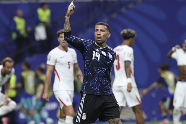 RECORD DATE NOT STATED Argentina and England duel for a spot in the 2026 World Cup final. Atlanta (USA), 07 15 2026 Football World Cup 2026 Argentina vs England Facundo Medina in a match between Argentina and England face off in the semi-final of the FIFA World Cup, WM, Weltmeisterschaft, Fussball 2026, at Atlanta Stadium, in Atlanta, this Wednesday (15) July 2026.(Foto: Pedro Paulo Diaz Thenews2 imago images) SPO  Copyright: xPedroxPauloxDiazx